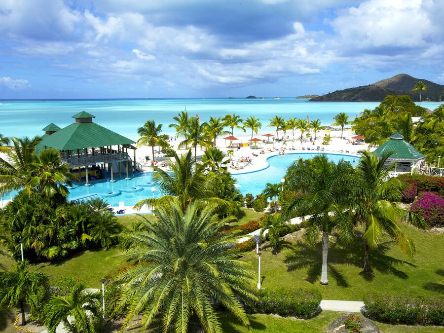 2 outdoor pools, pool umbrellas, sun loungers