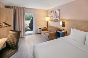 Premium bedding, in-room safe, desk, blackout drapes