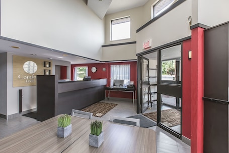 Lobby. Comfort Inn Sydney - Cape Breton