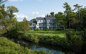 Habitación, 1 cama Queen size y sofá cama, cocina, junto a la playa (Shores One Bedroom Condo) | Vista del balcón