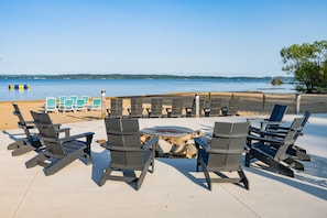 Private beach, free beach shuttle, sun-loungers, beach umbrellas