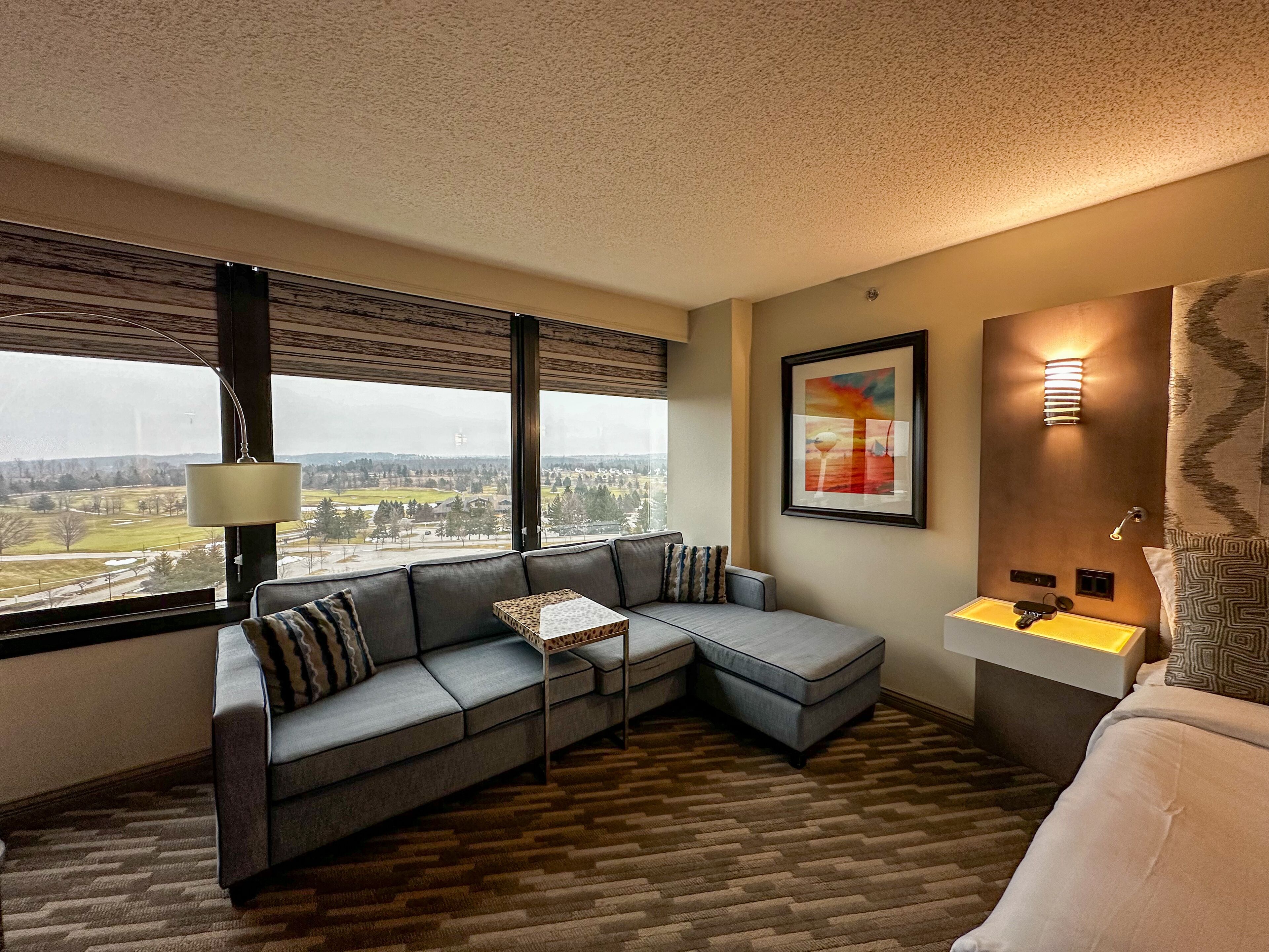 ห้องดีลักซ์, เตียงคิงไซส์ 1 เตียง, วิวสนามกอล์ฟ, ชั้นบน (Tower Deluxe King Bed) | เครื่องนอนระดับพรีเมียม, โต๊ะทำงาน, พื้นที่ทำงานแบบใช้แล็ปท็อป