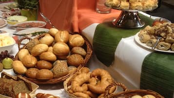 Tägliches Frühstücksbuffet gegen Gebühr