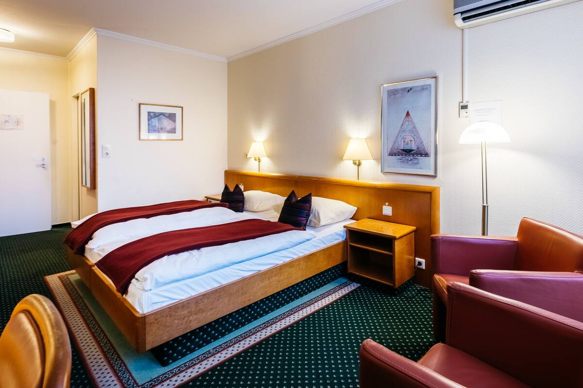 Doppelzimmer | Allergikerbettwaren, Minibar, Zimmersafe, Schreibtisch
