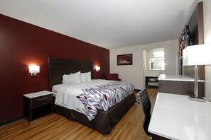 Deluxe Room, 1 King Bed, Non Smoking | Desk, laptop workspace, blackout curtains, free WiFi