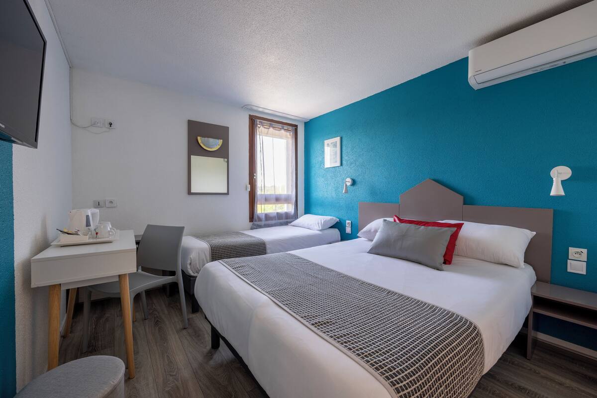 comfort triple room | down duvets, soundproofing, free wifi, bed sheets