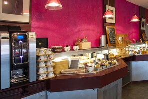 Daily buffet breakfast (EUR 9.90 per person)