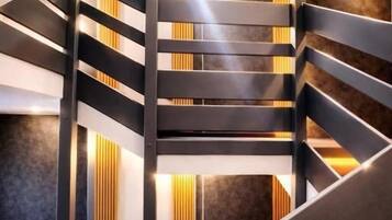 Leuningen in de gang