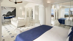 Suite, sjøutsikt (Capritouch) | Italienske Frette-laken, sengetøy av topp kvalitet, dundyner og minibar