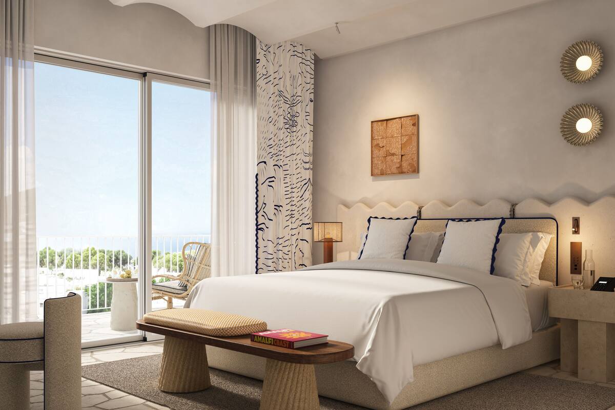 Frette Italian sheets, premium bedding, down comforters, minibar