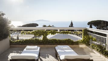 Executive Suite (Capritouch Sea Side) | Terrace/patio