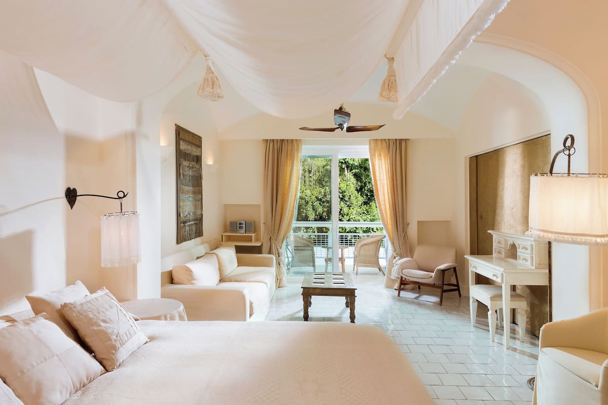 Chambre Deluxe (Garden Side) | Draps italiens de Frette, literie de qualité, couette en duvet, minibar