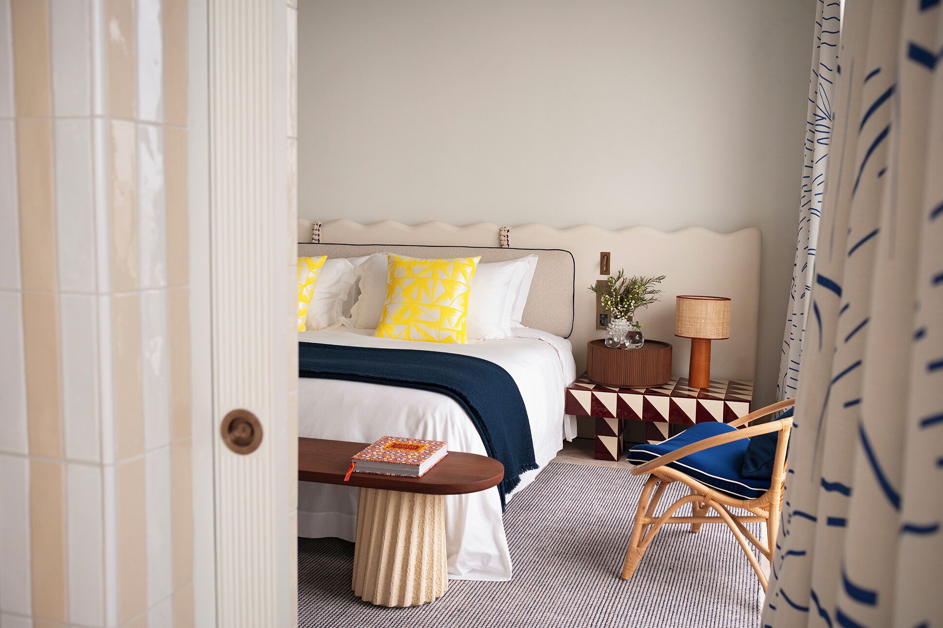 Executive-sviitti, terassi, merinäköala | Italialaiset Frette-lakanat, ylelliset vuodevaatteet, untuvapeitot