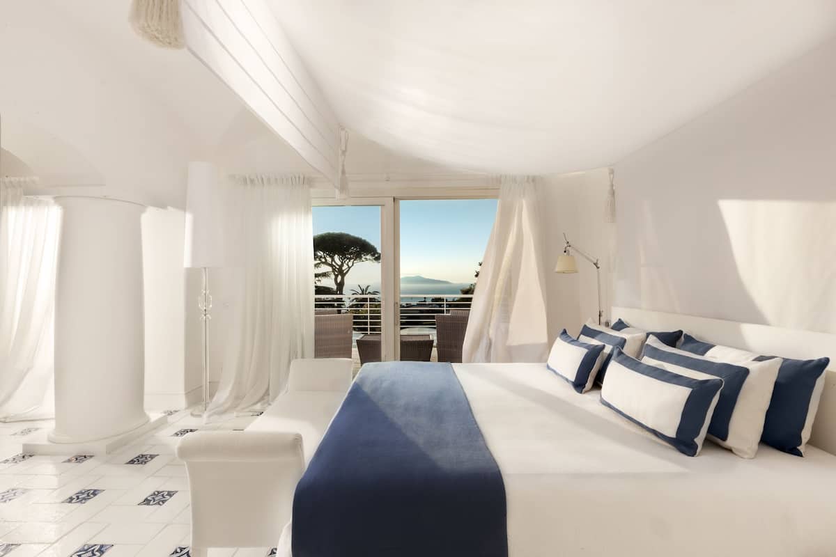 Suite (Capritouch Sea Side) | Draps italiens de Frette, literie de qualité, couette en duvet, minibar