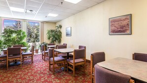 Unclassified image, 2 of 19, button - Countryside Inn & Suites (New Windsor)