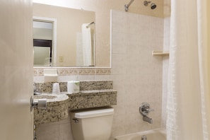 Combined shower/bathtub, free toiletries, hair dryer, towels