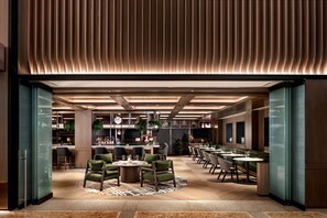 Bar (on property) - Sheraton Centre Toronto Hotel (Toronto)
