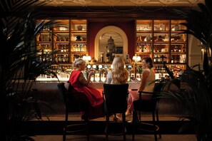 2 restauranter: frokost, lunsj og middag serveres