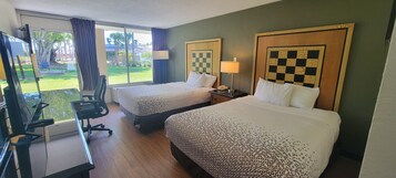 Caja de seguridad en la habitación y escritorio 