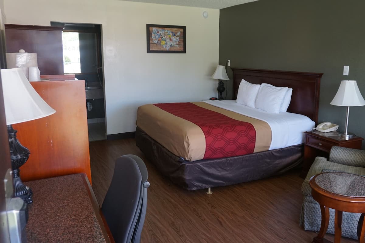 Chambre Standard, 1 très grand lit, non-fumeur, vue sur le parc | Coffre-fort, bureau, espace de travail pour ordinateurs portables