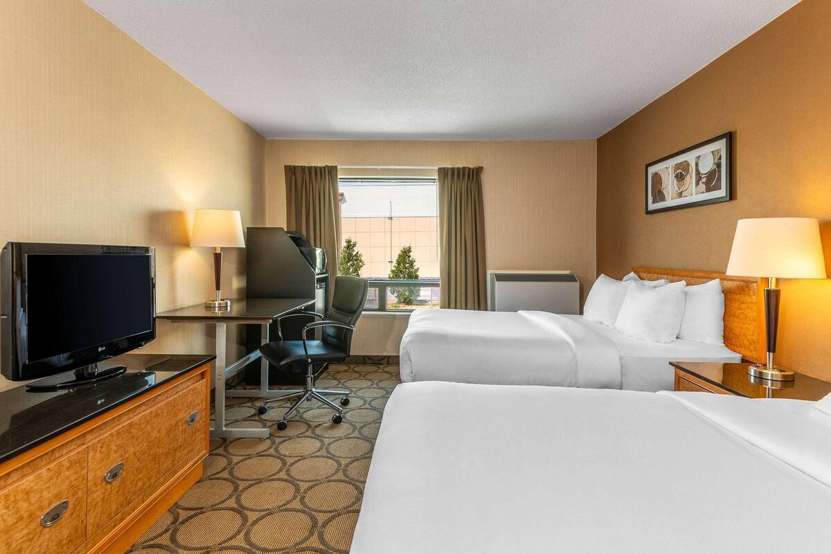 Premium bedding, pillowtop beds, desk, laptop workspace