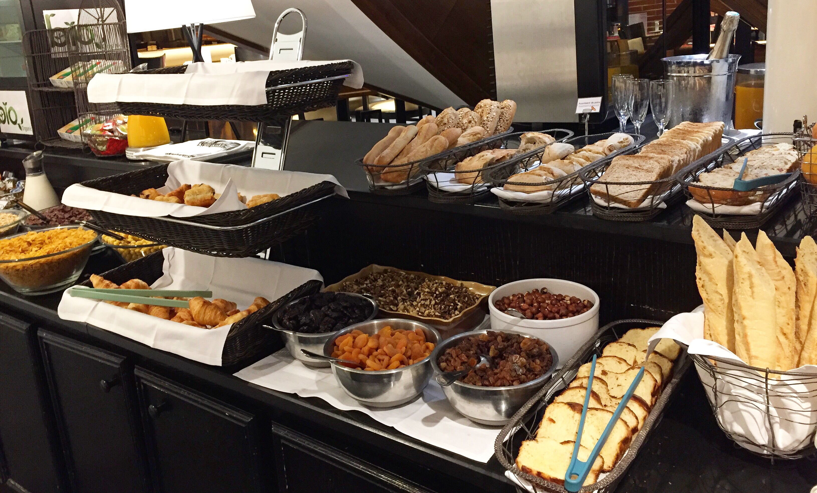 Daily buffet breakfast (EUR 19 per person)