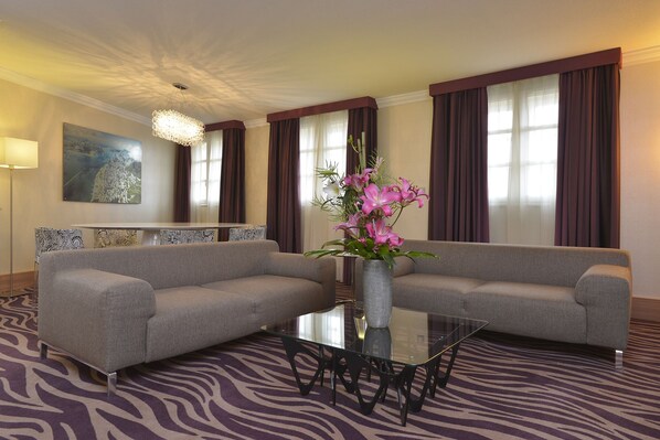 Premium bedding, minibar, in-room safe, individually furnished