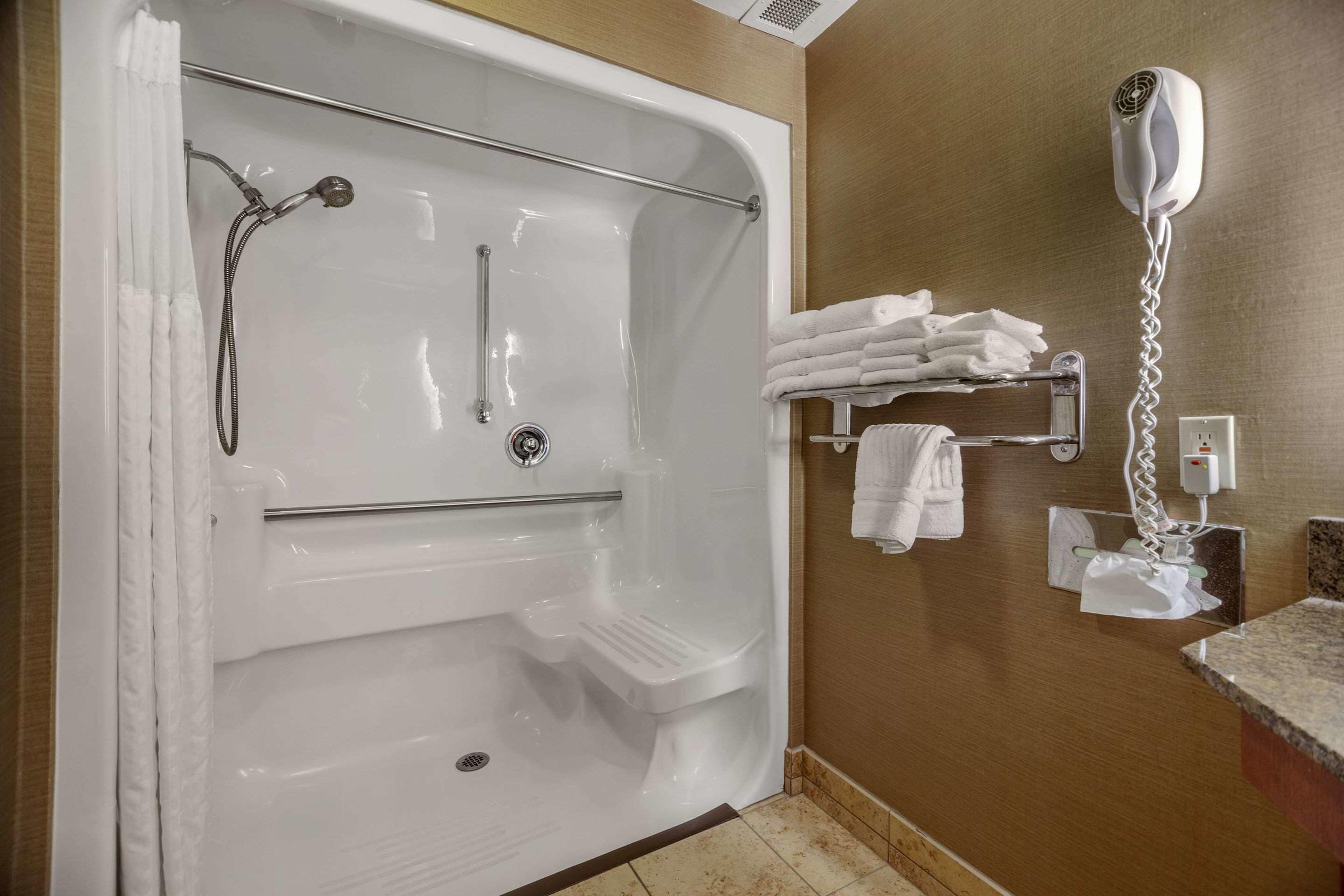 suite, multiple beds, accessible, non smoking | bathroom | combined shower/bathtub, free toiletries, hair dryer, towels