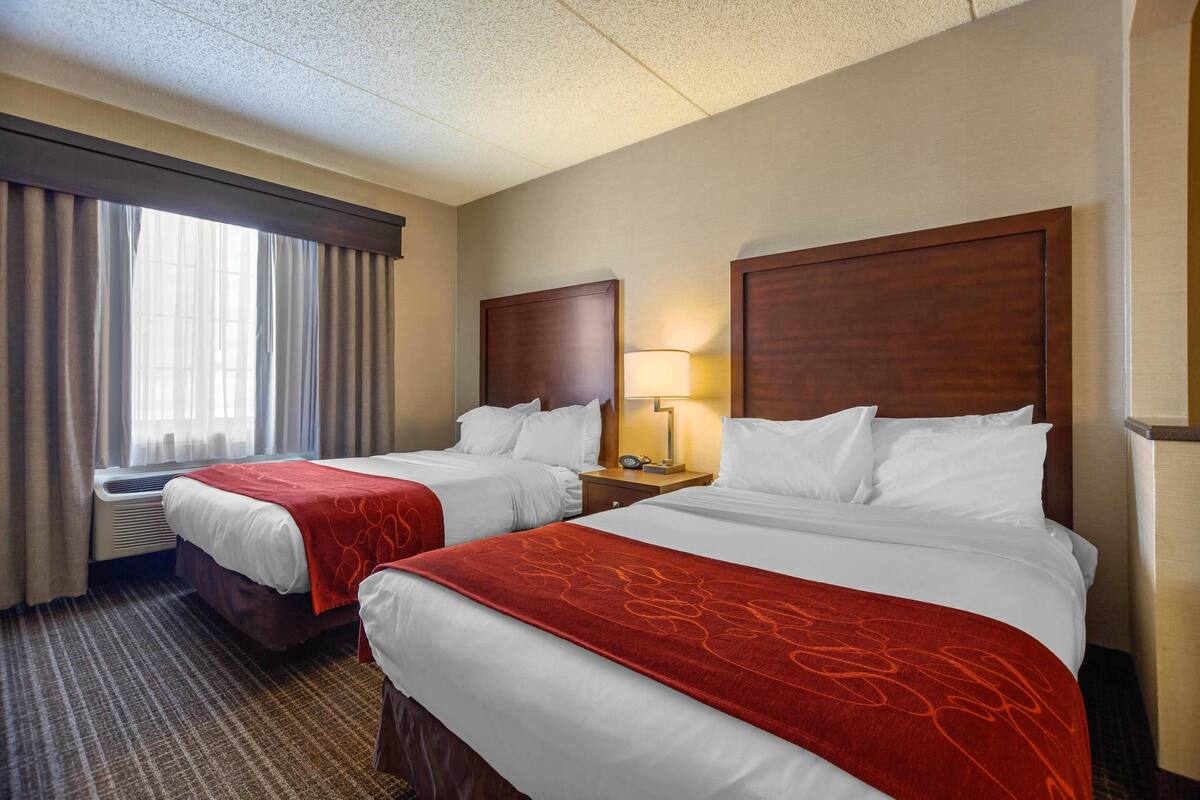 Premium bedding, down duvets, minibar, in-room safe