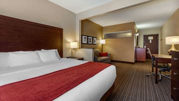 Suite, 1 cama de matrimonio grande con sofá cama, no fumadores (Rain shower) | 1 dormitorio, ropa de cama de alta calidad, edredones de plumas