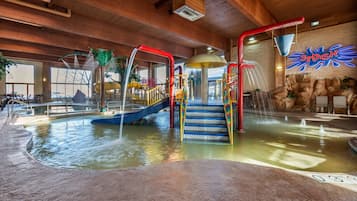 Indoor pool, sun loungers