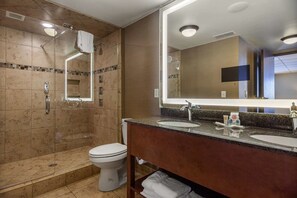 Suite, Non Smoking, Ground Floor (Upgrade) | Bathroom | Combined shower/tub, free toiletries, hair dryer, towels - Comfort Suites Green Bay West (Green Bay)