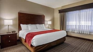 Suite, Beberapa Tempat Tidur, Bebas Asap Rokok (Upgrade) | Seprai premium, selimut bulu angsa, minibar, dan brankas