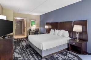Standard Room, 1 King Bed, Non Smoking, Refrigerator & Microwave | Desk, laptop workspace, soundproofing, iron/ironing board
