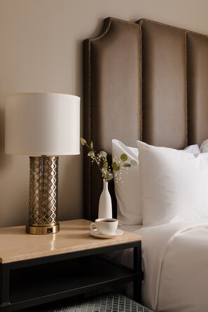Premium bedding, in-room safe, desk, laptop workspace - Hotel Bijou - Union Square (San Francisco)