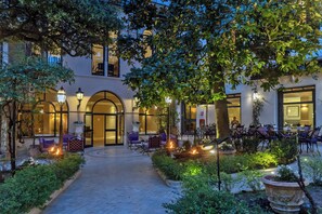 2 restaurants, lunch, dinner served; Mediterranean cuisine 