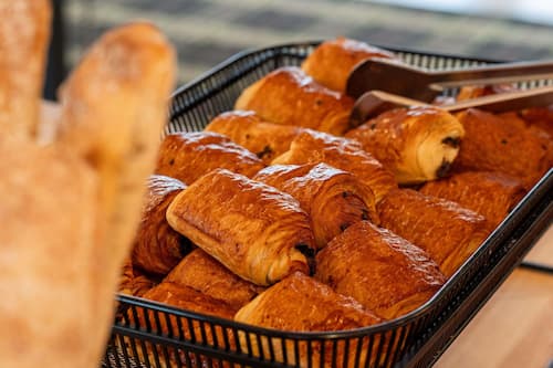 Colazione completa a pagamento, servita tutte le mattine