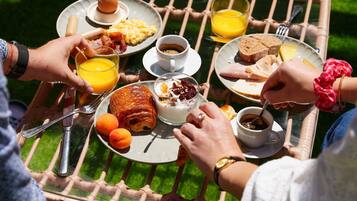 Desayuno completo todos los días (con cargo)