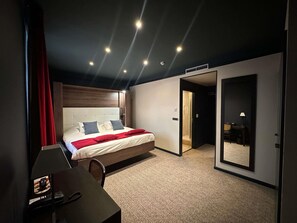 Standard Suite, 1 Double Bed with Sofa bed | Premium bedding, minibar, in-room safe, desk - Mercure Bordeaux Château Chartrons (Bordeaux)