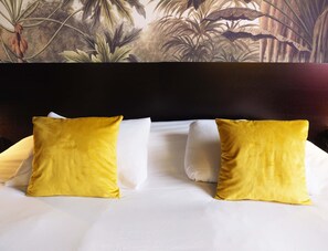 Superior Room, 1 King Bed (Rénovée) | Premium bedding, minibar, in-room safe, desk