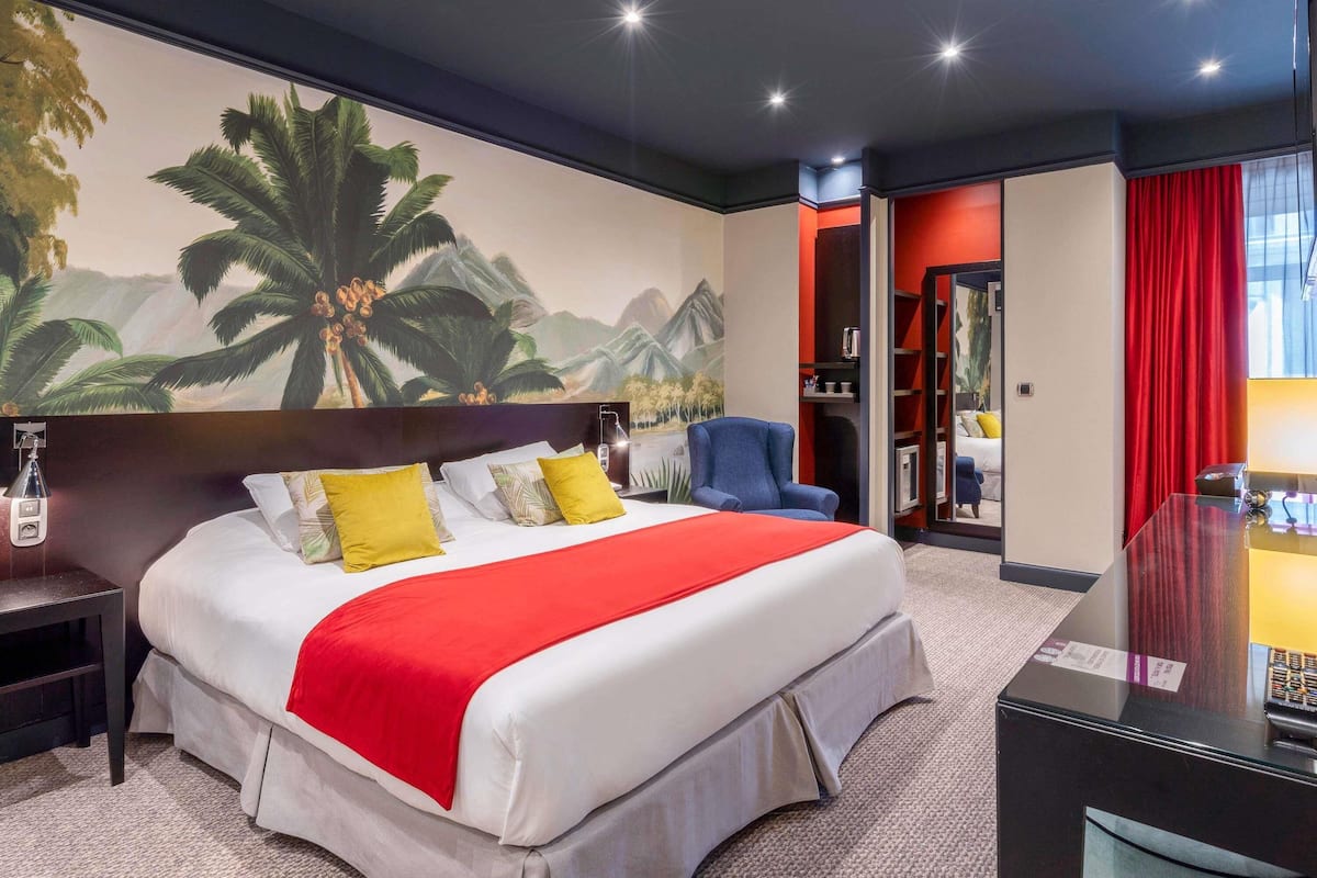 Suite Standar, 1 Tempat Tidur Double dengan tempat tidur Sofa | Seprai premium, minibar, brankas, dan meja kerja