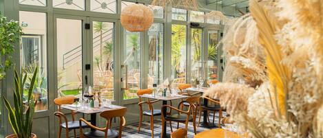 Breakfast and dinner served, French cuisine