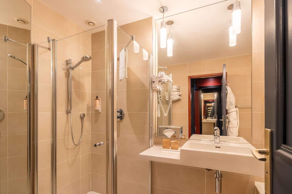 Premium bedding, minibar, in-room safe, desk