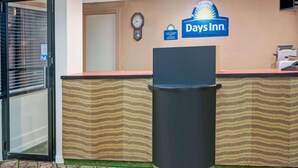 Lobby - Days Inn by Wyndham Branford New Haven (Branford)