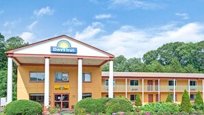 Exterior - Days Inn by Wyndham Branford New Haven (Branford)