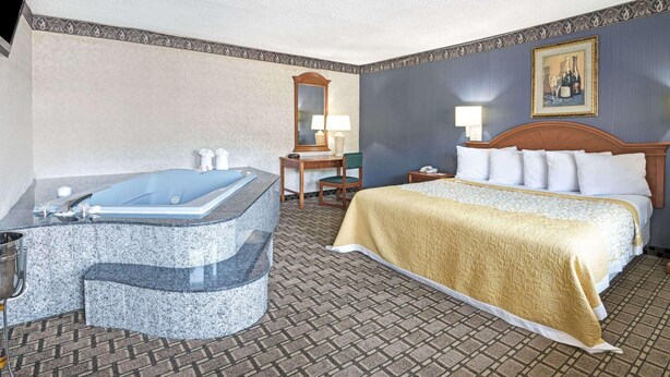 Room - Days Inn by Wyndham Branford New Haven (Branford)