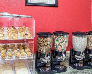 Desayuno continental gratuito y diario