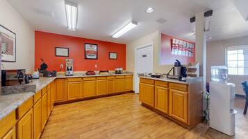 Free daily continental breakfast