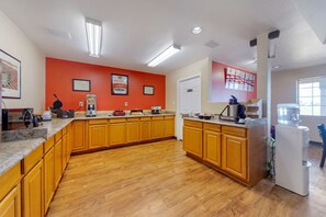 Free daily continental breakfast