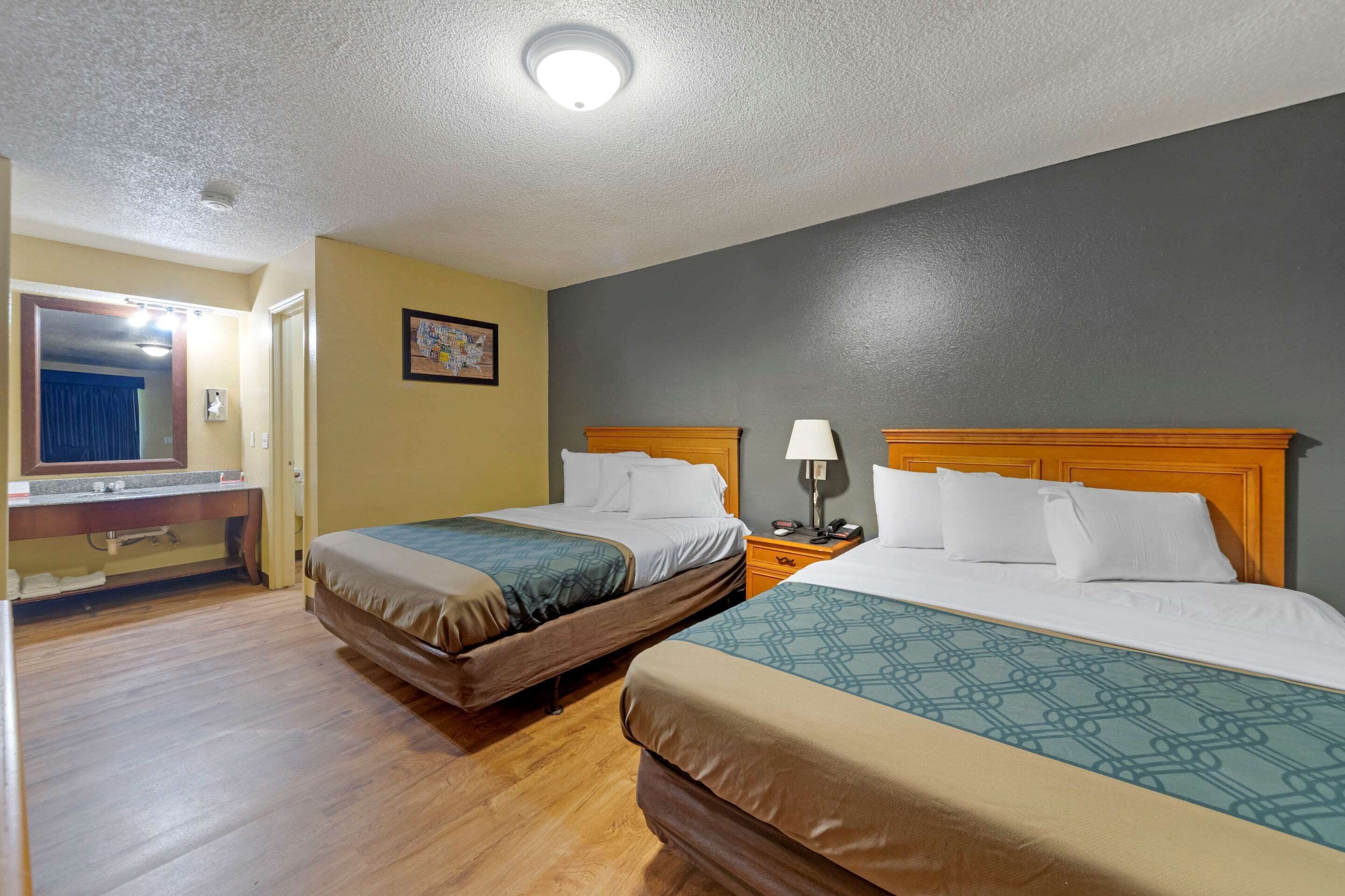Premium bedding, iron/ironing board, free WiFi, bed sheets